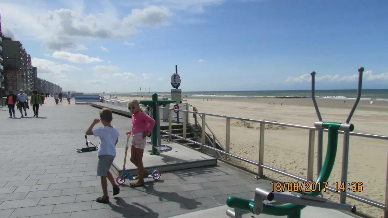 Toplocatie Middelkerke Frontal Sea View Apartment